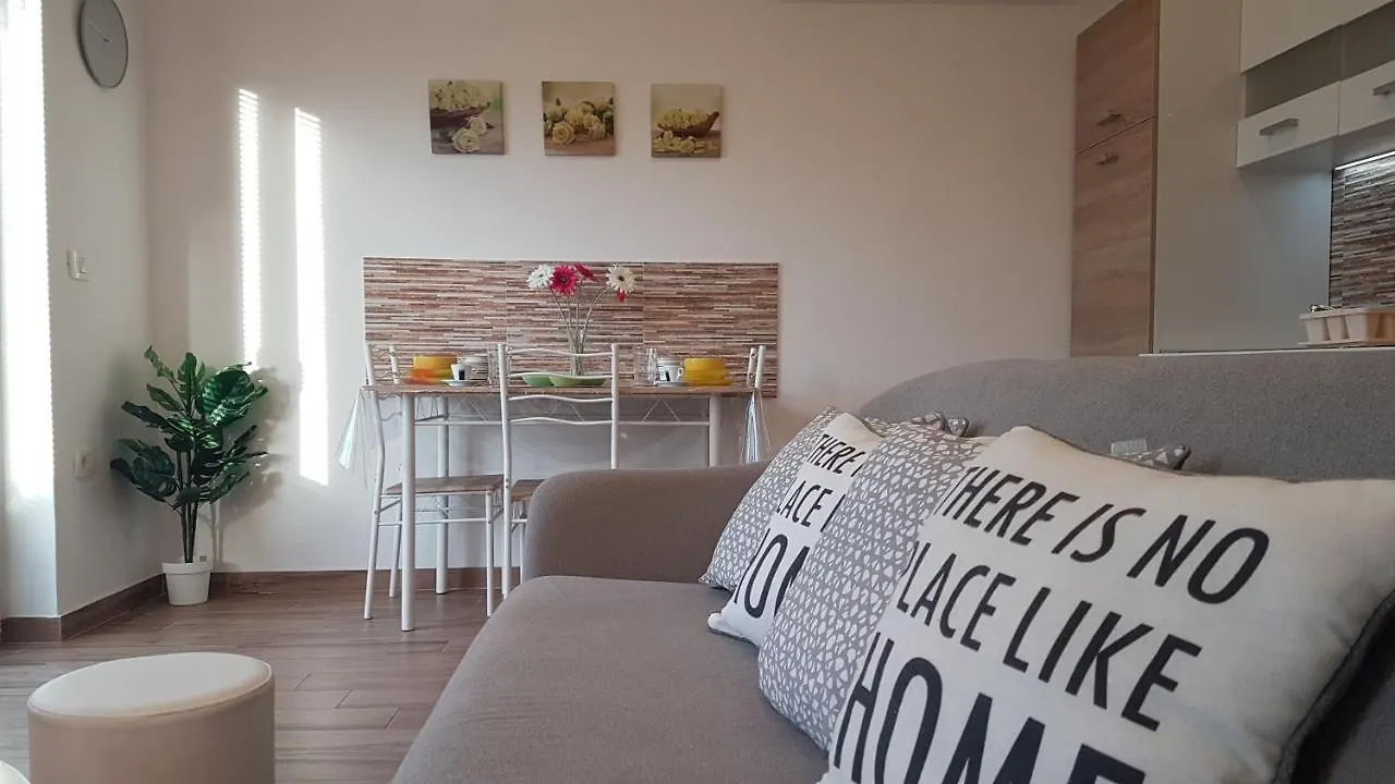 Apartments Glorija Pula 0*,  Hırvatistan