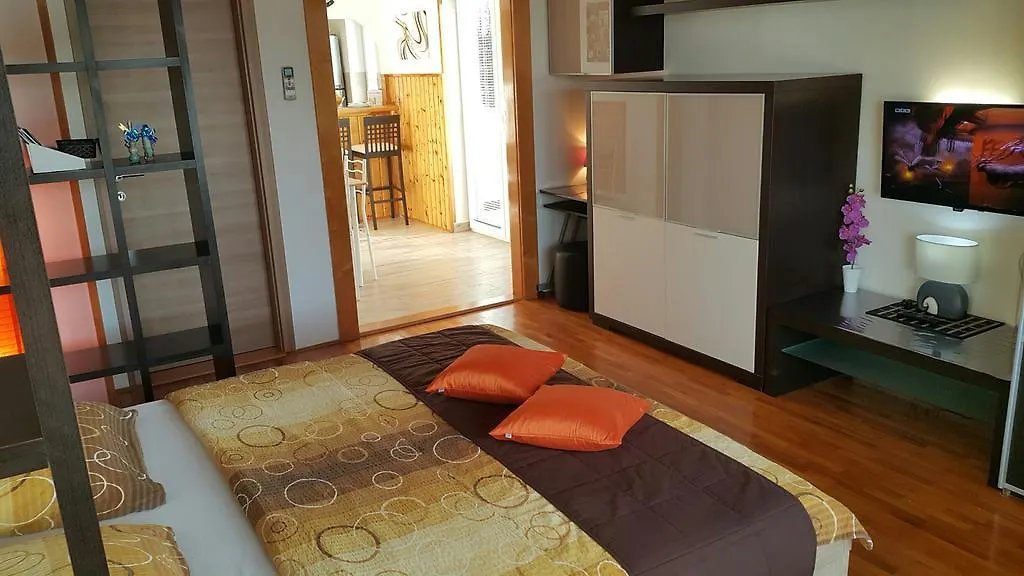Apartments Glorija Pula 0*,